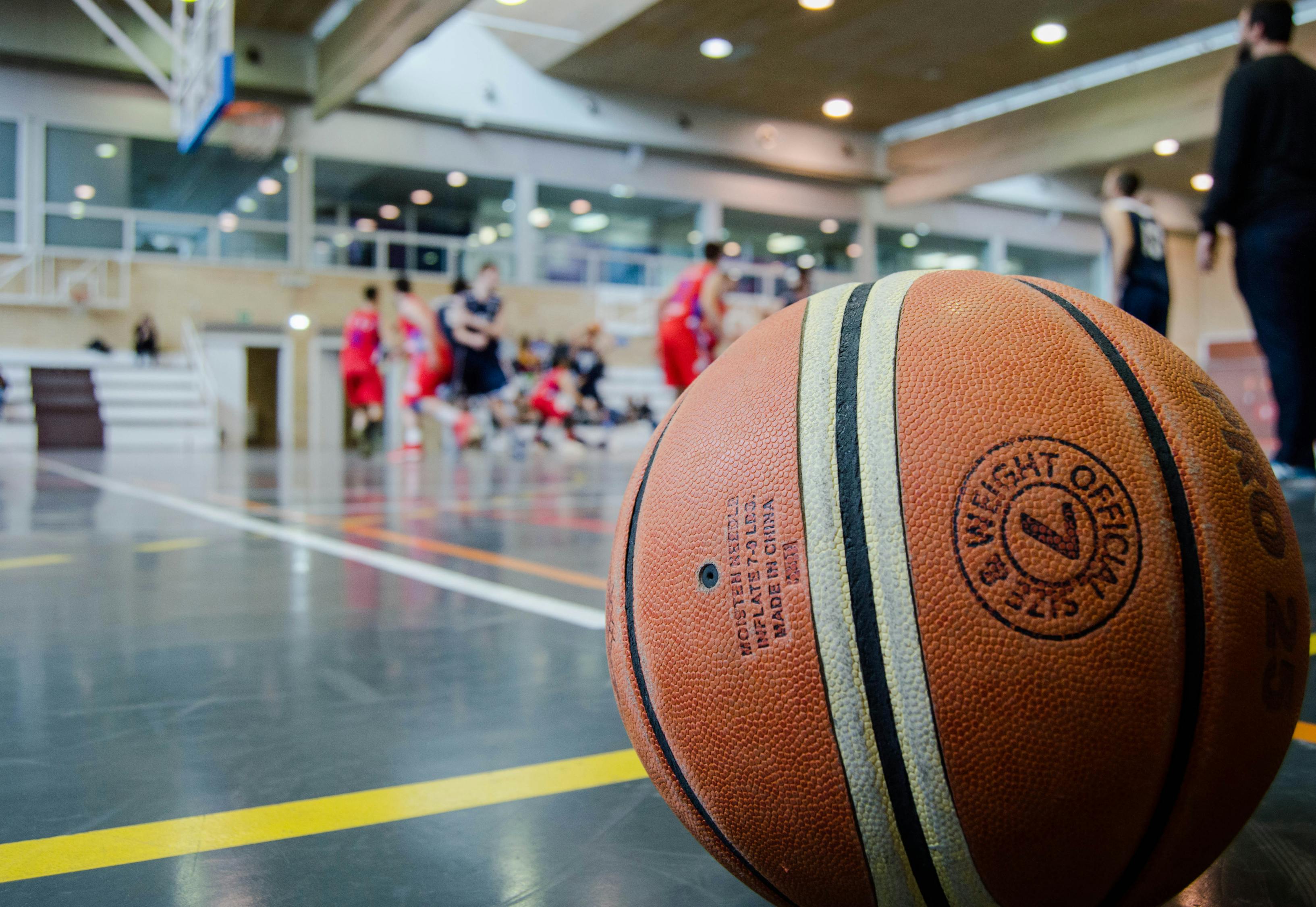 篮球之巅，2016年NBA总决赛的激烈对决——重温经典瞬间